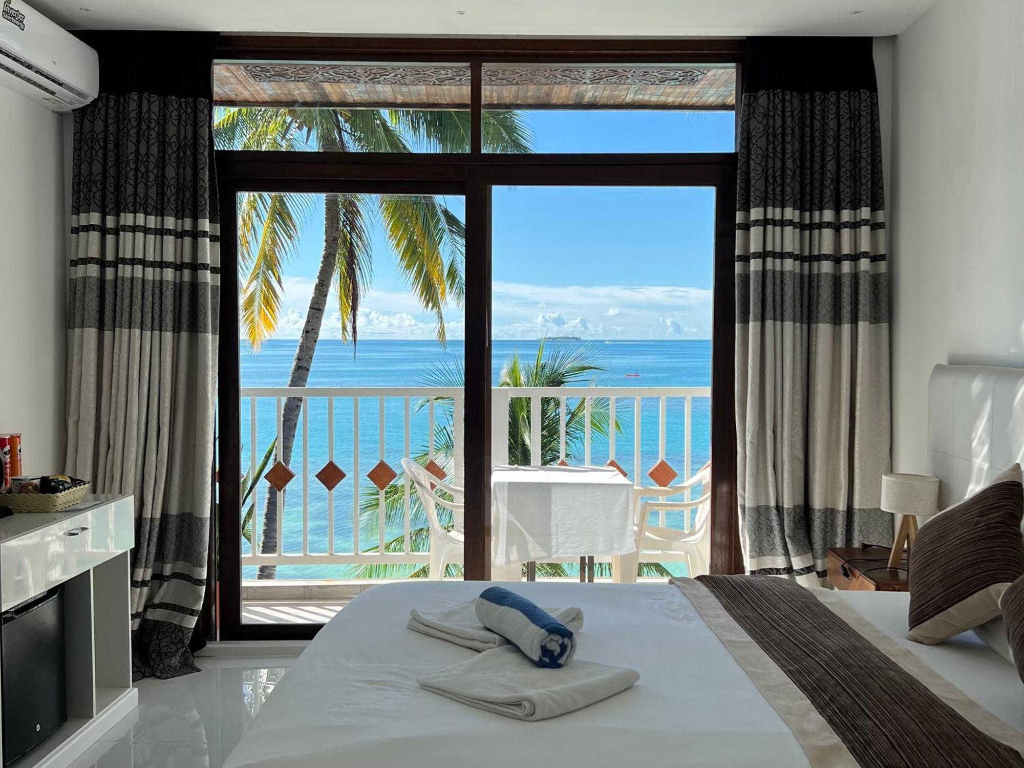 Heron Beach Hotel - The Best Maldivian Getaway In Dhiffushi,Maldives Экстерьер фото