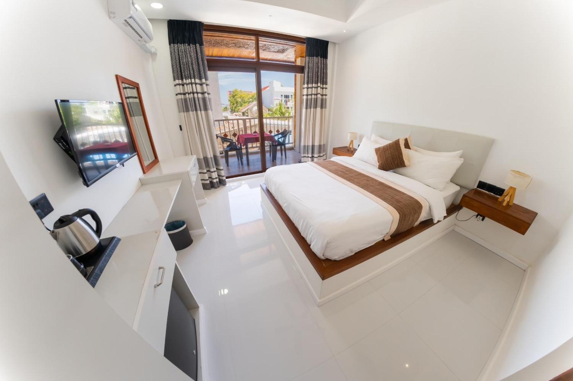 Heron Beach Hotel - The Best Maldivian Getaway In Dhiffushi,Maldives Экстерьер фото