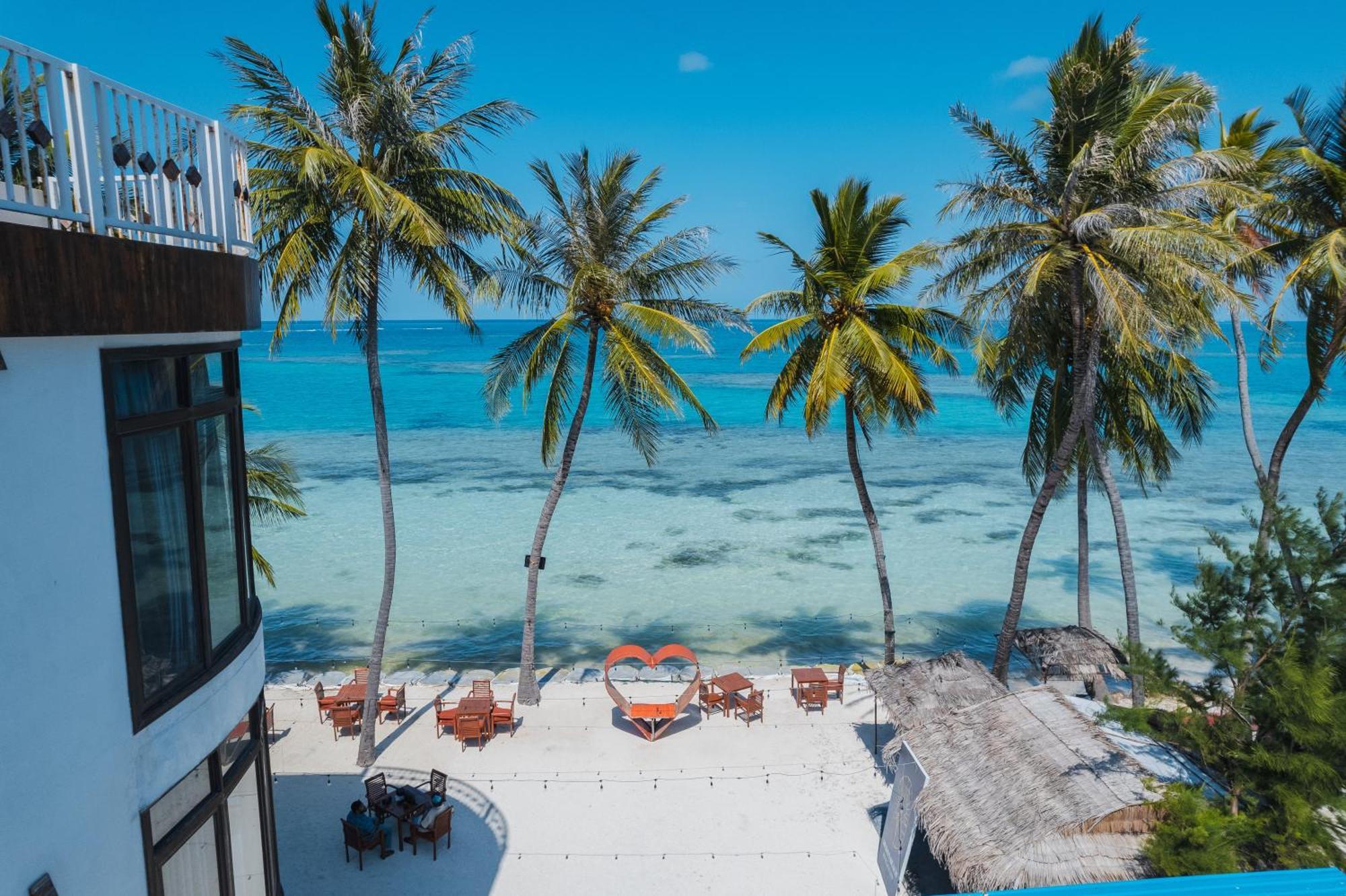 Heron Beach Hotel - The Best Maldivian Getaway In Dhiffushi,Maldives Экстерьер фото