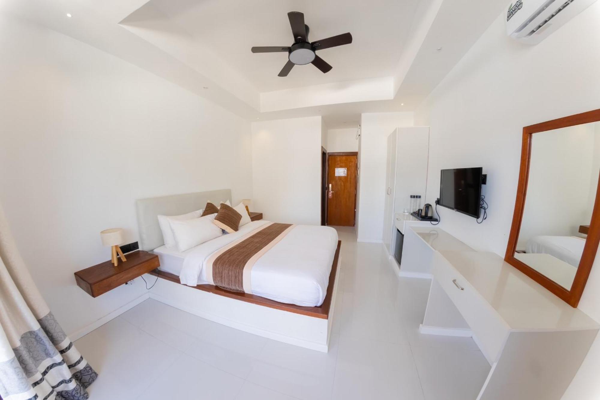 Heron Beach Hotel - The Best Maldivian Getaway In Dhiffushi,Maldives Экстерьер фото