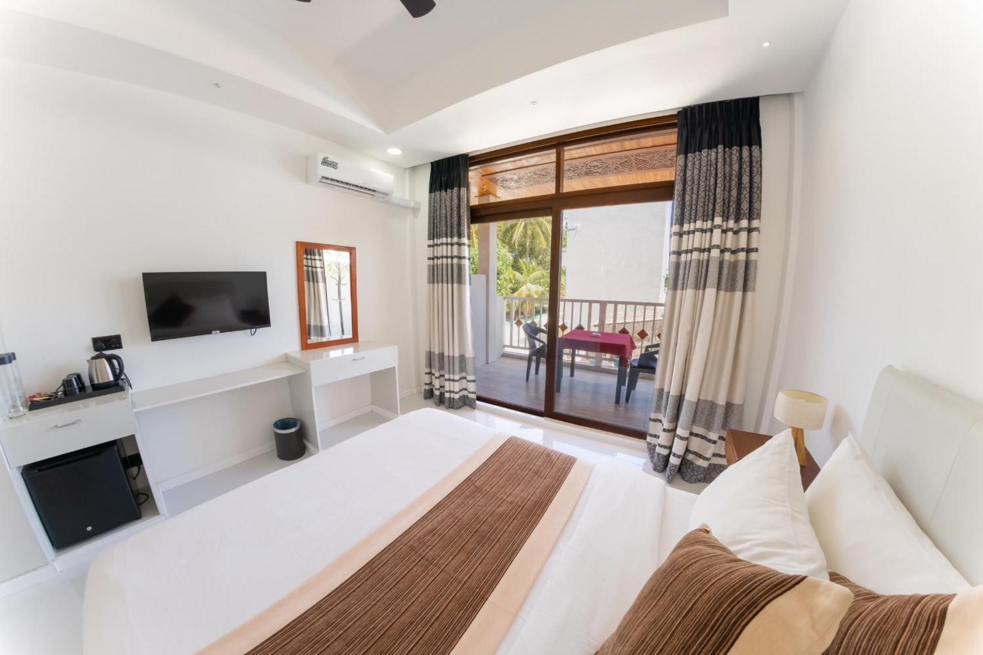 Heron Beach Hotel - The Best Maldivian Getaway In Dhiffushi,Maldives Экстерьер фото