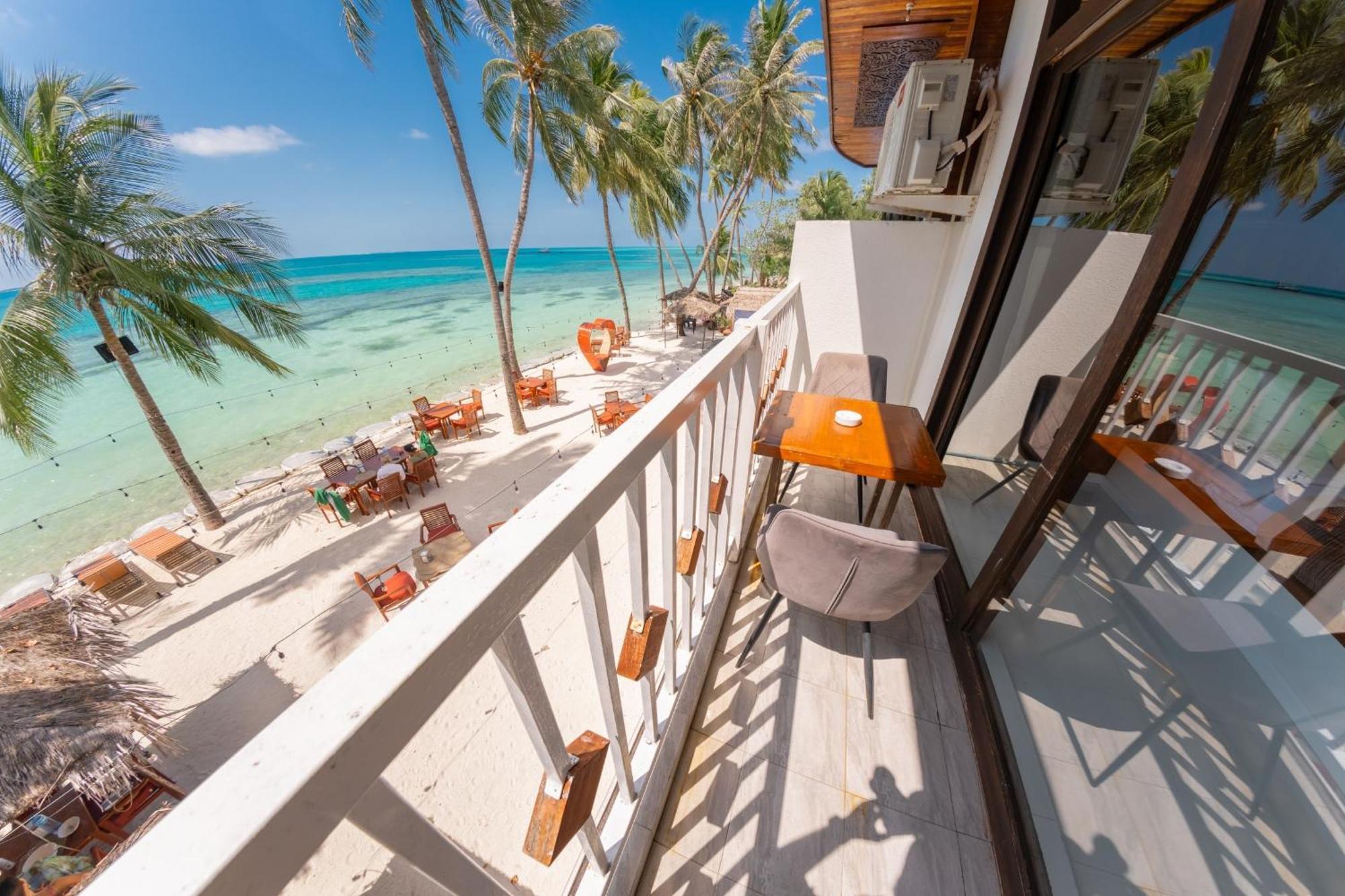 Heron Beach Hotel - The Best Maldivian Getaway In Dhiffushi,Maldives Экстерьер фото