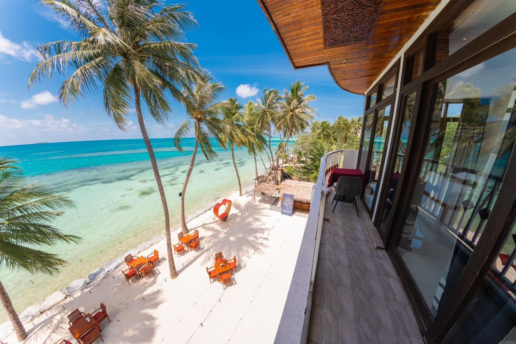 Heron Beach Hotel - The Best Maldivian Getaway In Dhiffushi,Maldives Экстерьер фото